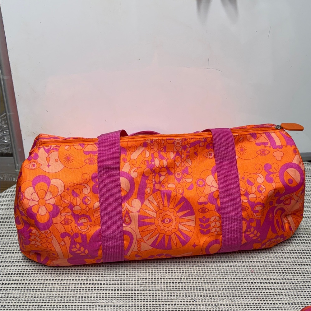 amika signature print gym duffle bag and a matching insulated cooler bag set - Picture 7 of 11